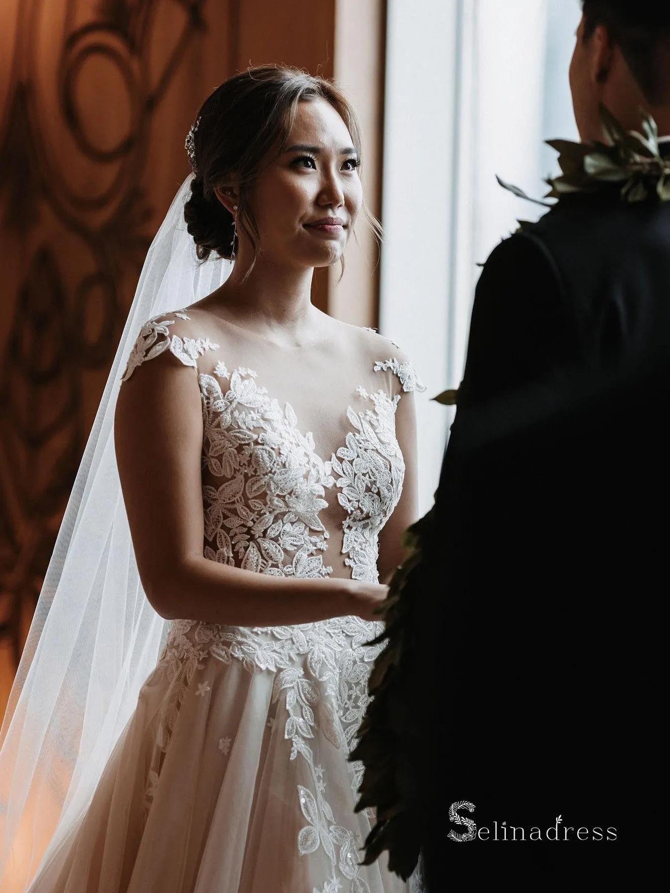 Chic A-line Scoop Rustic Wedding Dresses Applique Wedding Gowns With Sleeve MLK0489