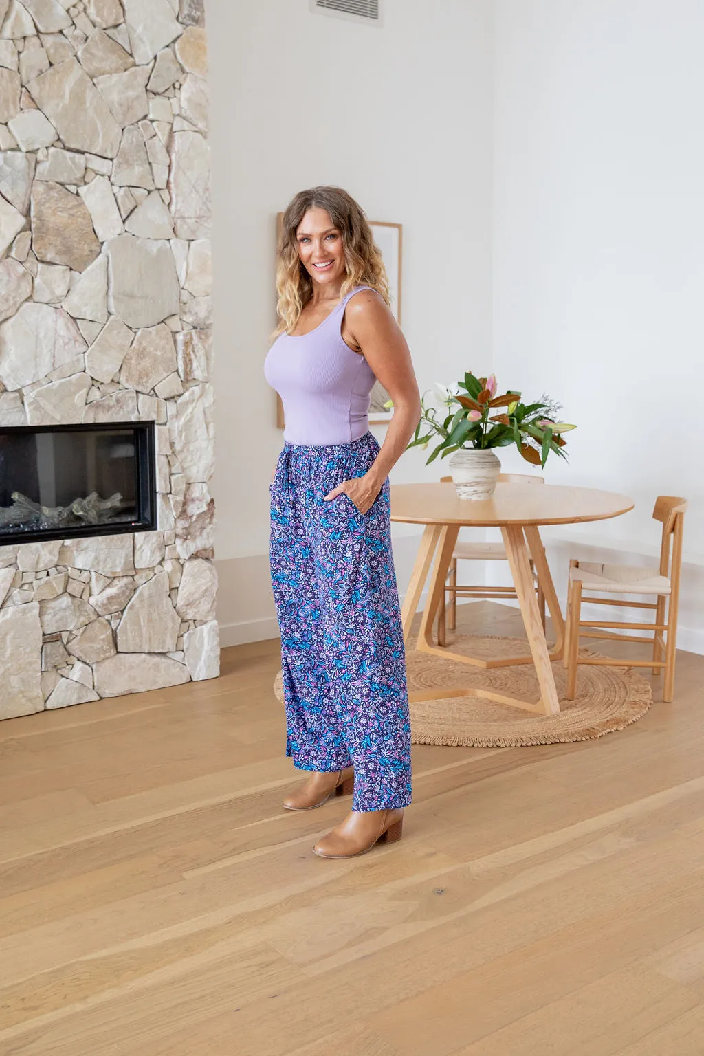 Gina Pant in Jasmine