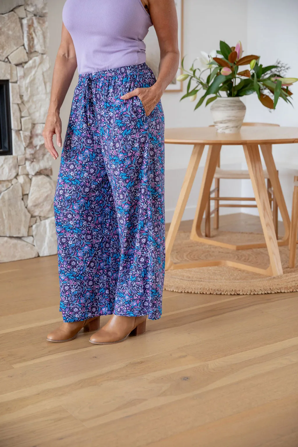 Gina Pant in Jasmine
