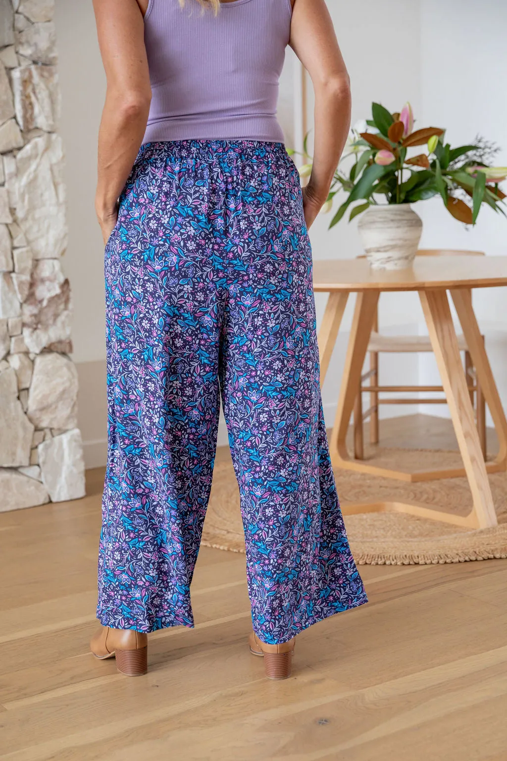 Gina Pant in Jasmine