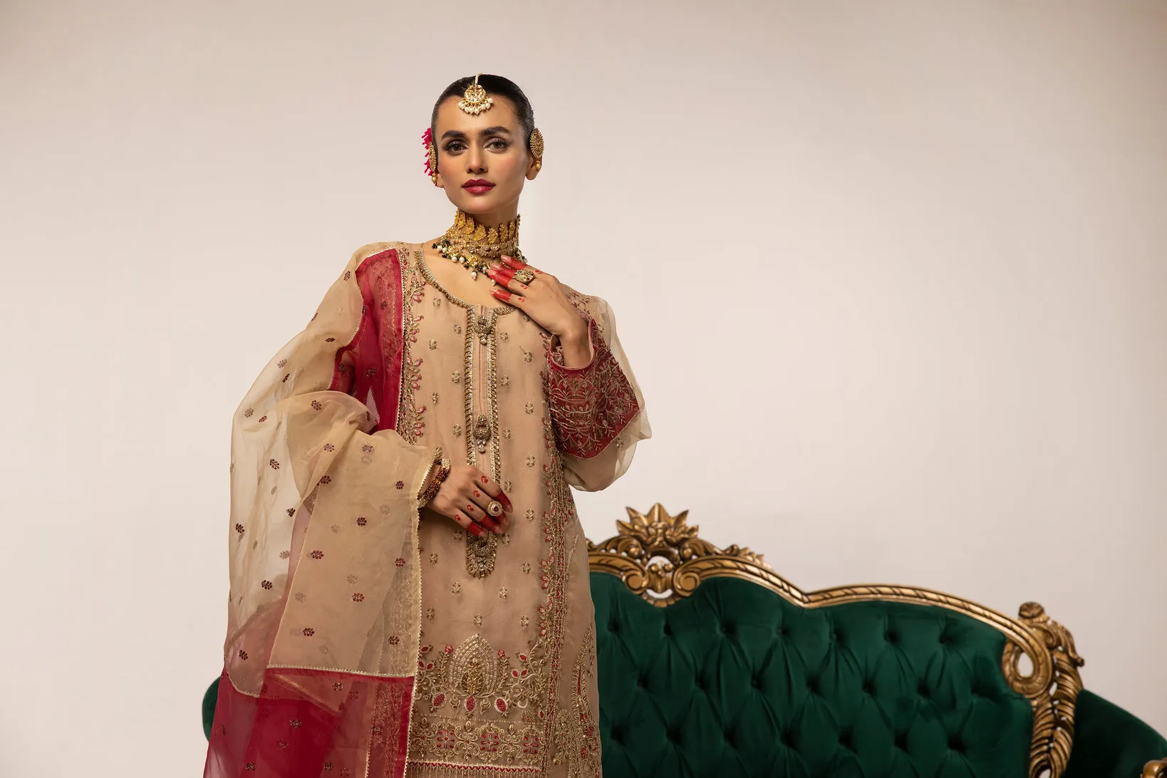 HEMLINE READY TO WEAR MAGNIFICENT COLLECTION H04