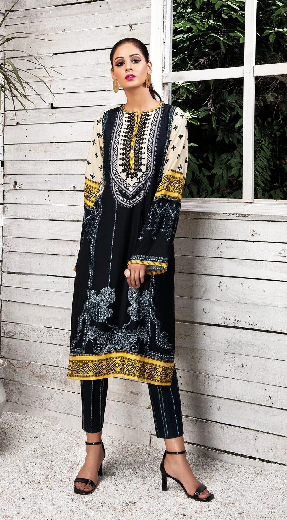 Winter Ready to Wear 3 Pcs Embroidered Dress of Anaya by Kiran Chaudhry 04