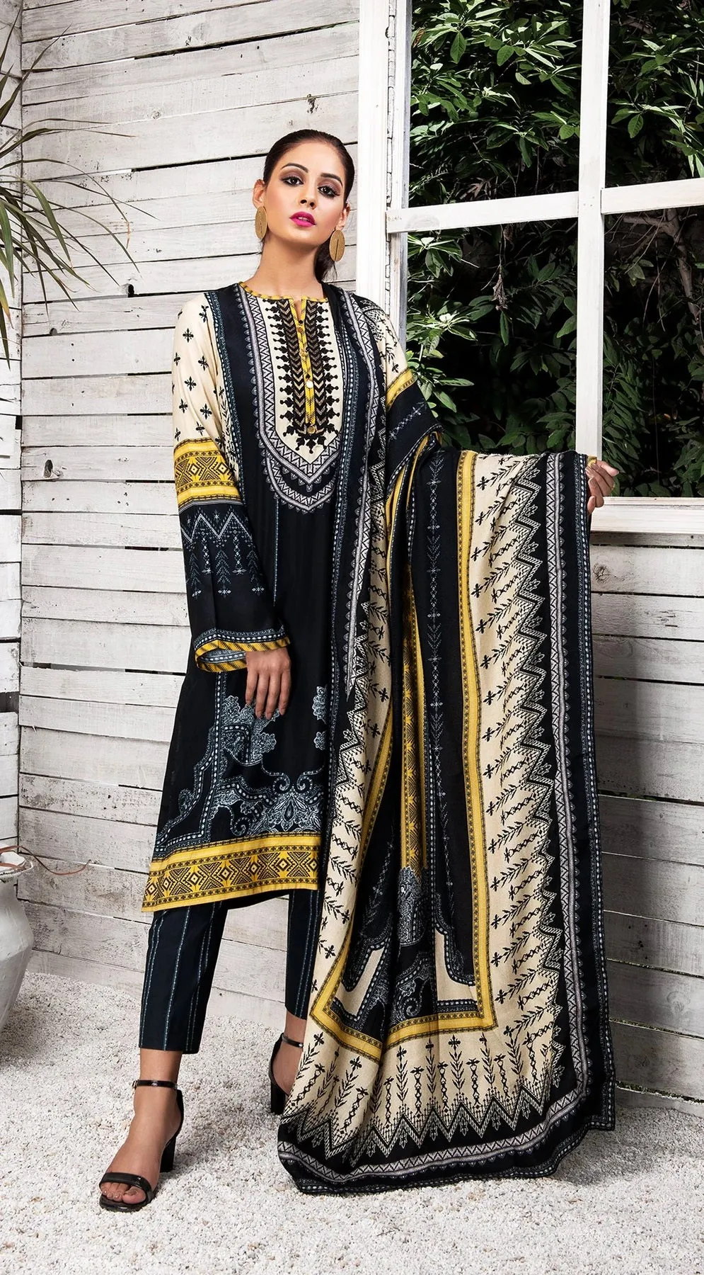 Winter Ready to Wear 3 Pcs Embroidered Dress of Anaya by Kiran Chaudhry 04